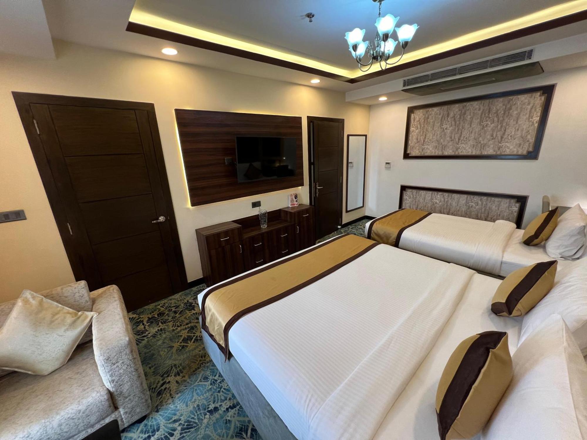 Hotel Golden Retreat Baharampur Exteriér fotografie