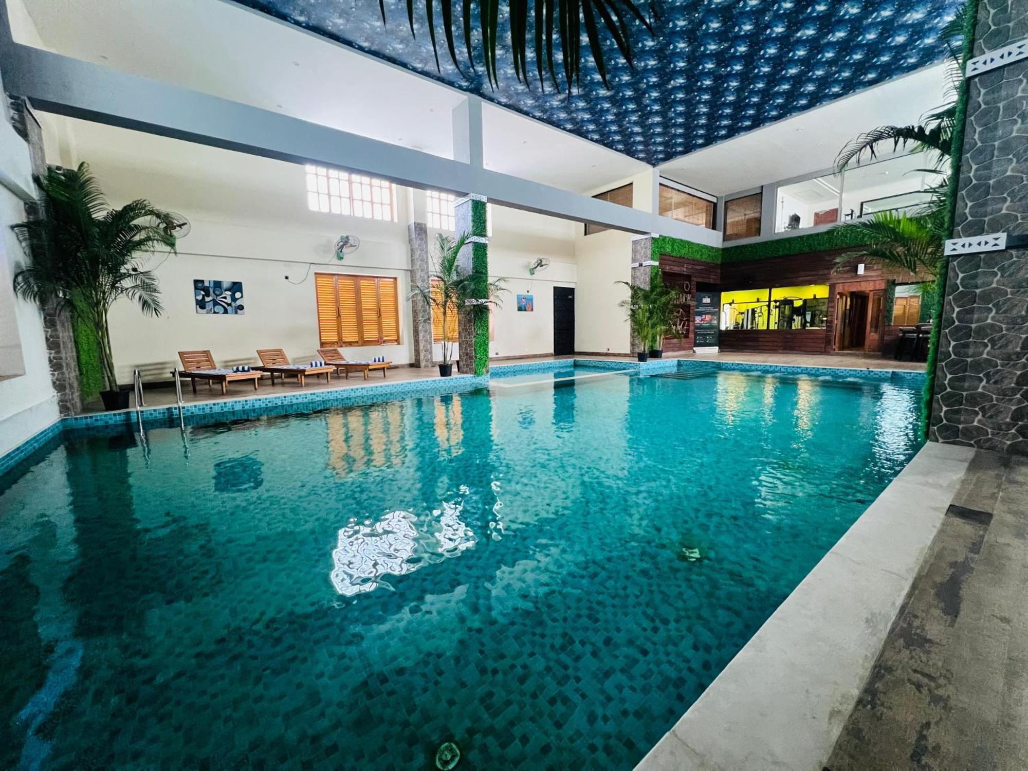 Hotel Golden Retreat Baharampur Exteriér fotografie